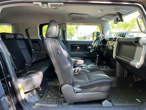 Used 2010 Toyota FJ Cruiser 4WD w/ Upgrade Pkg 2 image 16