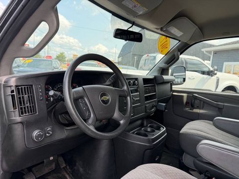 Used 2017 Chevrolet Express 2500 RWD image 13