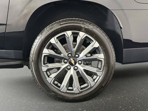 Used 2026 Chevrolet Suburban High Country w/ Sun And Tow Package AWD/4WD image 12