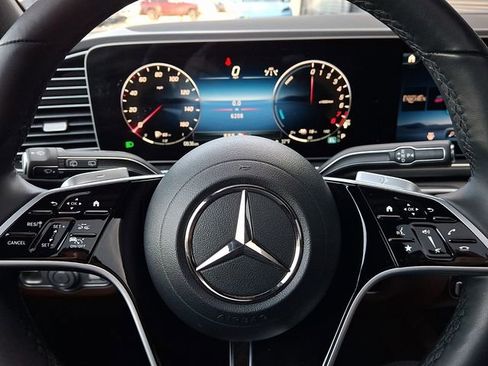 Used 2025 Mercedes-Benz GLE 450e 4MATIC image 25