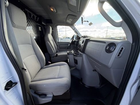 Used 2014 Ford E-150 and Econoline 150 image 19