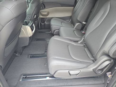 New 2026 Kia Carnival EX FWD image 17