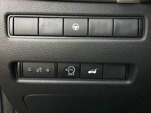 Used 2025 Nissan Rogue SV image 26