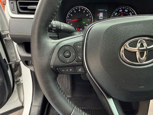 Used 2022 Toyota RAV4 XLE Premium image 15