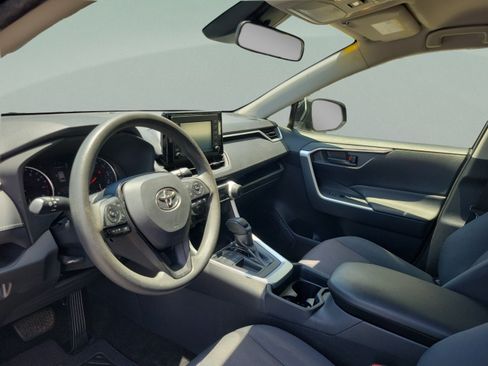 Used 2019 Toyota RAV4 LE FWD image 16