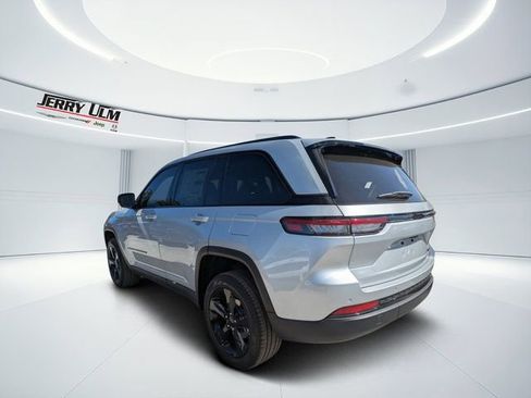 New 2025 Jeep Grand Cherokee Limited w/ Black Appearance Package image 5