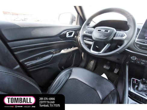 Used 2023 Jeep Compass Latitude AWD/4WD image 9