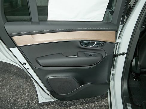 New 2026 Volvo XC90 B6 Plus w/ Protection Package image 17