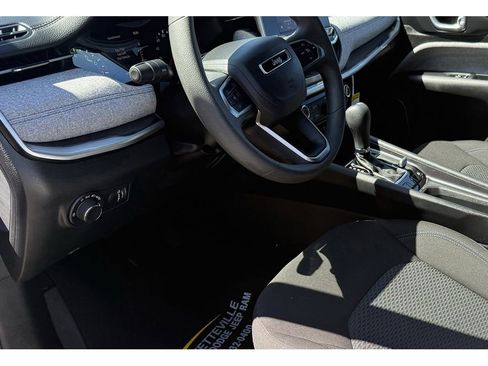Used 2025 Jeep Compass Sport image 13
