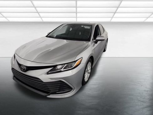 Used 2022 Toyota Camry LE FWD image 2
