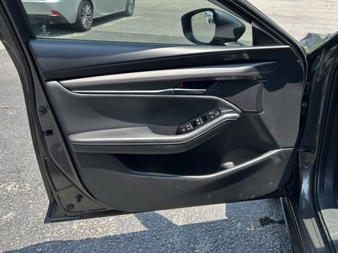 Used 2022 MAZDA MAZDA3 s image 17