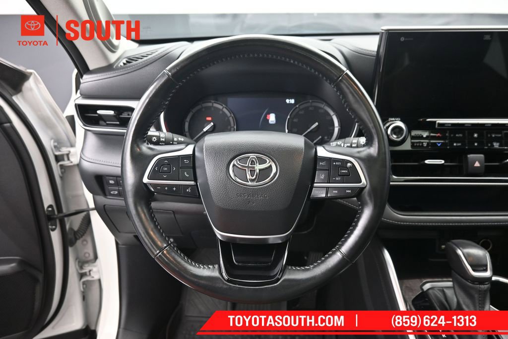 Used 2021 Toyota Highlander Platinum AWD/4WD image 23