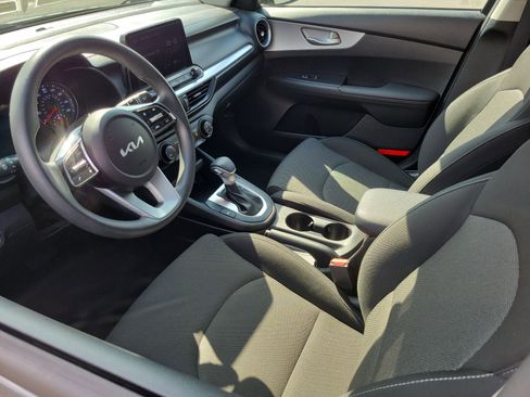 Used 2022 Kia Forte LXS w/ LXS Technology Package FWD image 3