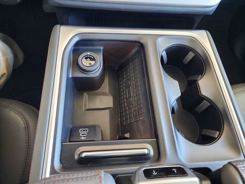 Used 2025 Ford Expedition Active image 18