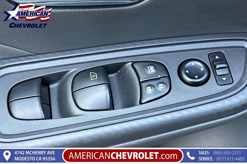 Used 2025 Nissan Versa SV FWD image 12