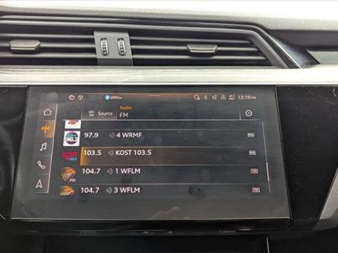 Used 2022 Audi e-tron Premium image 31