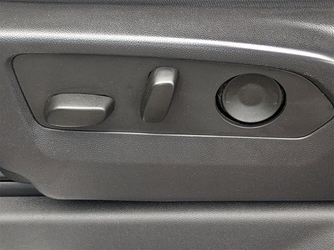 Used 2023 Chevrolet Silverado 1500 LT image 19