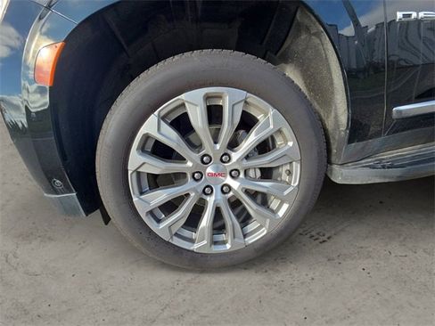 Used 2024 GMC Yukon XL Denali w/ Advanced Technology Package image 14