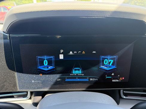 Used 2024 Hyundai Elantra SEL FWD image 36
