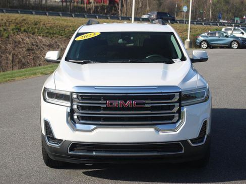 Used 2023 GMC Acadia SLE w/ Driver Convenience Package FWD image 2