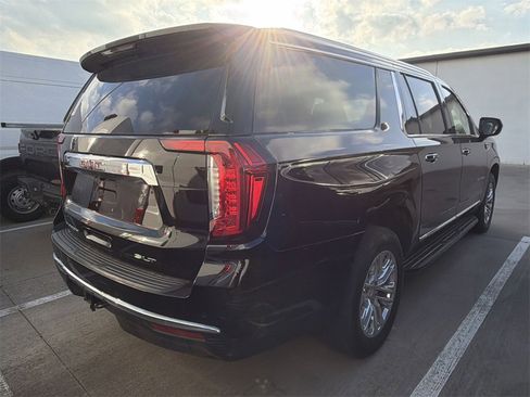 Used 2022 GMC Yukon XL SLT image 3