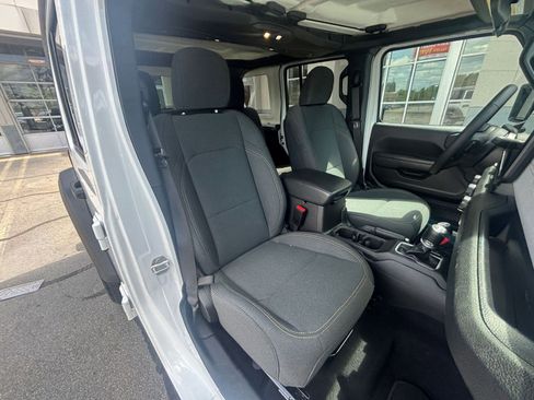 Used 2025 Jeep Wrangler Unlimited Sport AWD/4WD image 35