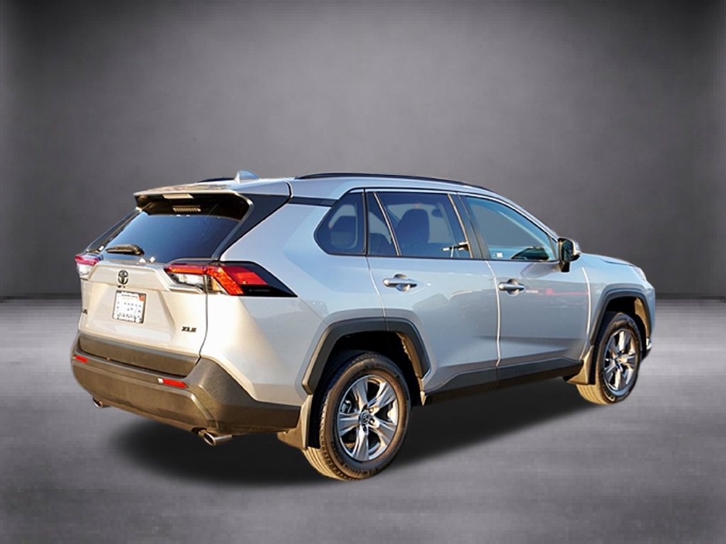 Used 2024 Toyota RAV4 XLE FWD image 4