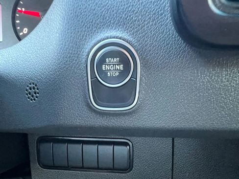 Used 2019 Mercedes-Benz Sprinter 2500 w/ Acoustic Package image 21