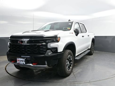Used 2024 Chevrolet Silverado 1500 ZR2 AWD/4WD image 5