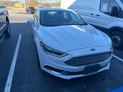 Used 2018 Ford Fusion SE w/ Equipment Group 602A image 4