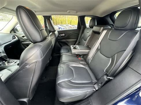 Used 2016 Jeep Cherokee Limited image 18