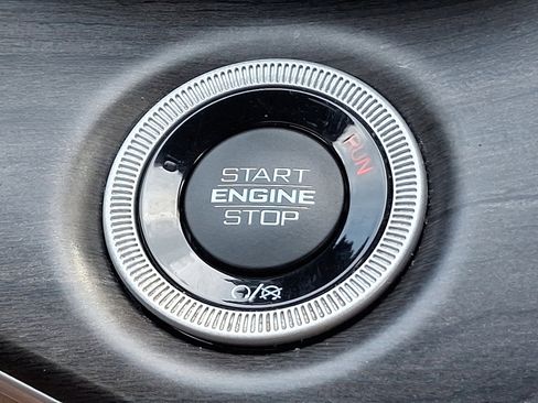 Certified 2023 Jeep Grand Cherokee L Limited w/ Luxury Tech Group II image 27