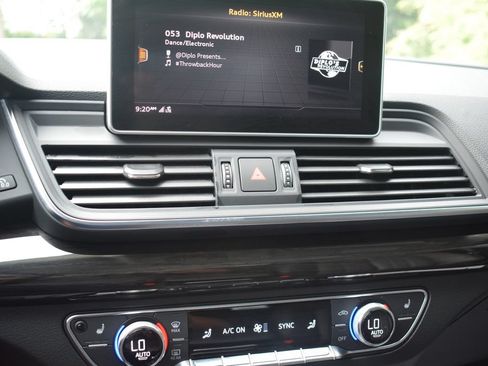 Used 2020 Audi Q5 e Premium w/ Convenience Package AWD/4WD image 17