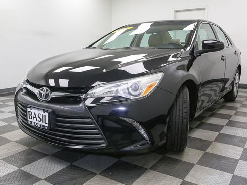 Used 2017 Toyota Camry LE w/ Moonroof Package FWD image 4