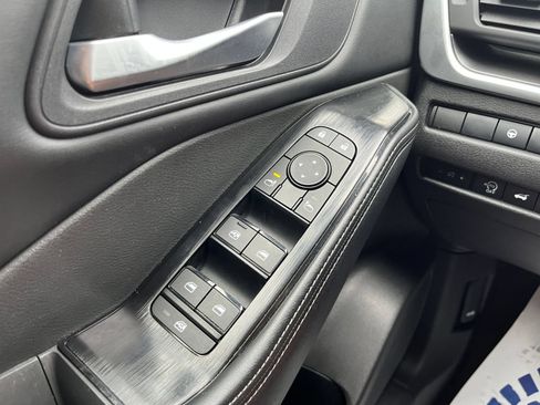Used 2025 Nissan Rogue SV AWD/4WD image 15