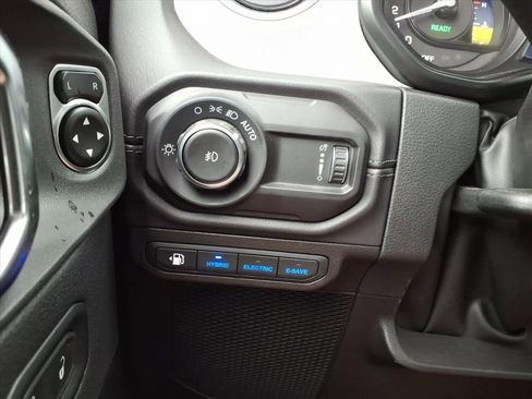 Certified 2025 Jeep Wrangler Unlimited Sahara w/ Safety Group image 19