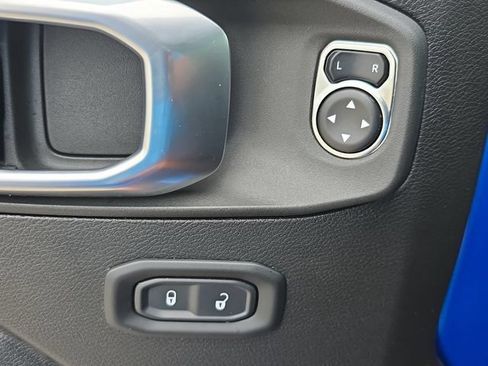 Used 2023 Jeep Gladiator Sport AWD/4WD image 29