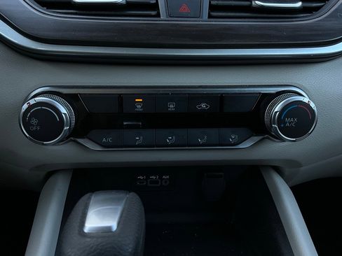 Used 2025 Nissan Altima 2.5 SV image 26