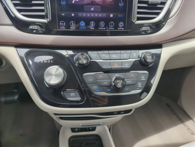 Used 2018 Chrysler Pacifica Touring-L w/ Advanced Safetytec Group FWD image 8