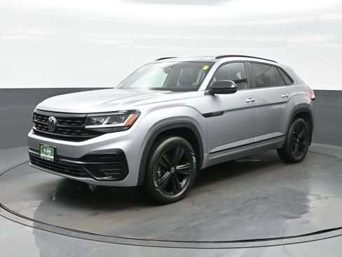 Used 2023 Volkswagen Atlas Cross Sport SEL R-Line image 2