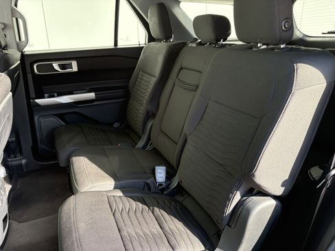 Used 2020 Ford Explorer XLT image 13