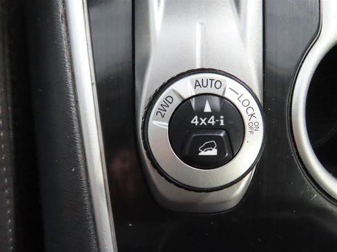 Used 2019 Nissan Pathfinder S AWD/4WD image 28