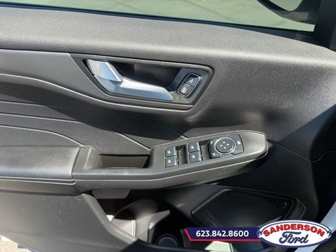 Used 2025 Ford Escape SE image 11