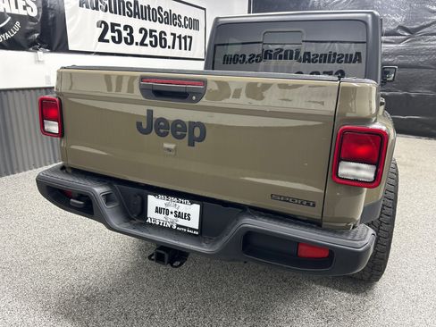 Used 2020 Jeep Gladiator Sport w/ Technology Group image 5