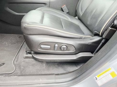 Used 2023 Chevrolet Traverse Premier image 39