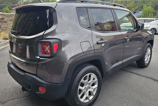 Used 2017 Jeep Renegade Latitude w/ Cold Weather Group AWD/4WD image 5