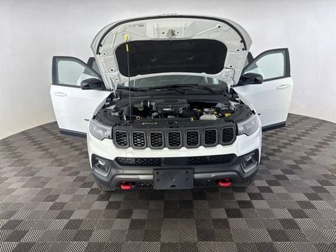 Used 2025 Jeep Compass Trailhawk AWD/4WD image 15
