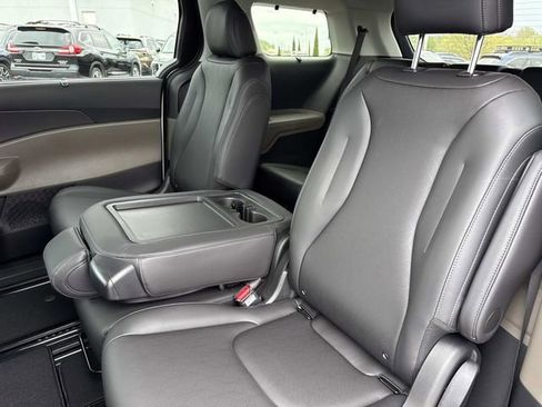 New 2026 Kia Carnival EX image 15