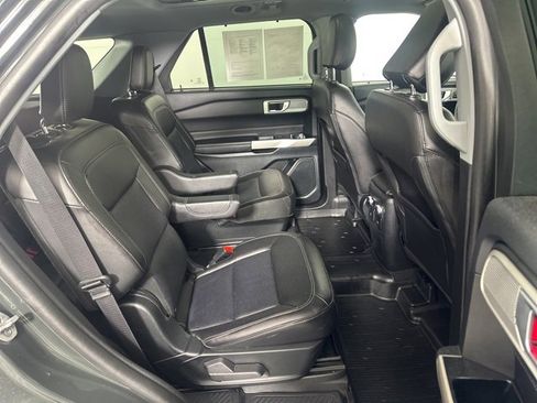 Used 2023 Ford Explorer Limited image 18
