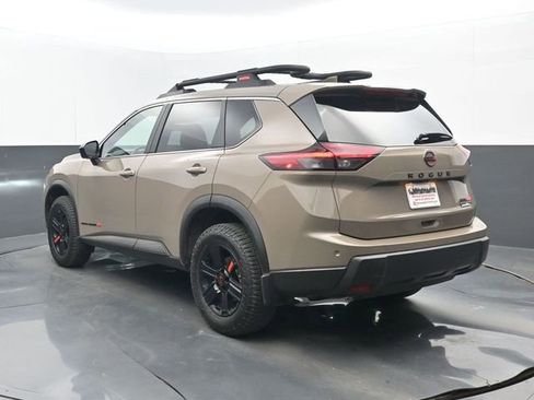 Used 2025 Nissan Rogue SV image 3